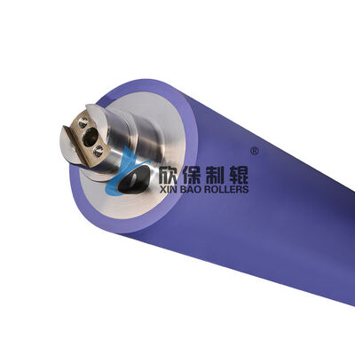 Số lượng lớn các cuộn cao su máy in chất lượng cao trong các nhà máy vật lý